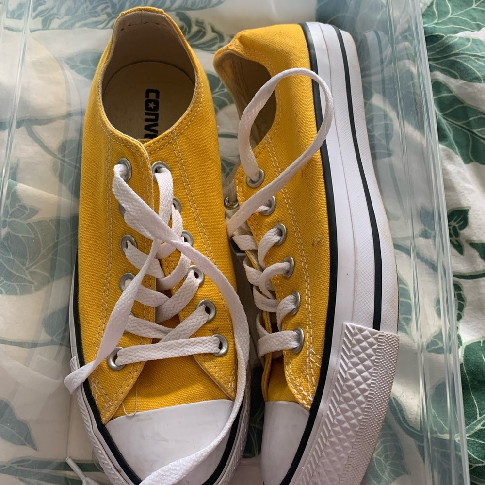 Yellow size Women’s 7 Converse Low Top Sneakers